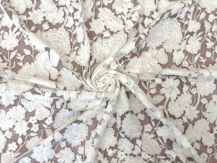 Vyšívaná krajka na tylu off white – druhá jakost