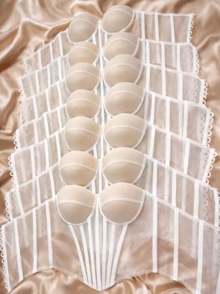 ✨ Máme volné kusy na prodej ✨ Moderní střih, dokonalý základ pro svatební šaty i couture modely. Korzet je ušitý z jedné...