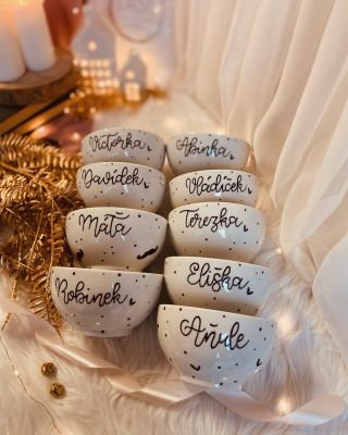 🎁 Vždycky se těším, které jméno bude to další.. 😍 #lasiiatecka #handmade #smallbusiness #miska #snidane #deti #prodeti...