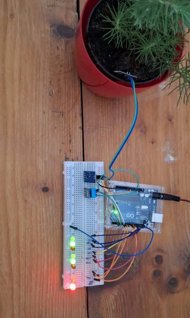 Indikace stavu rostliny pomocí LED