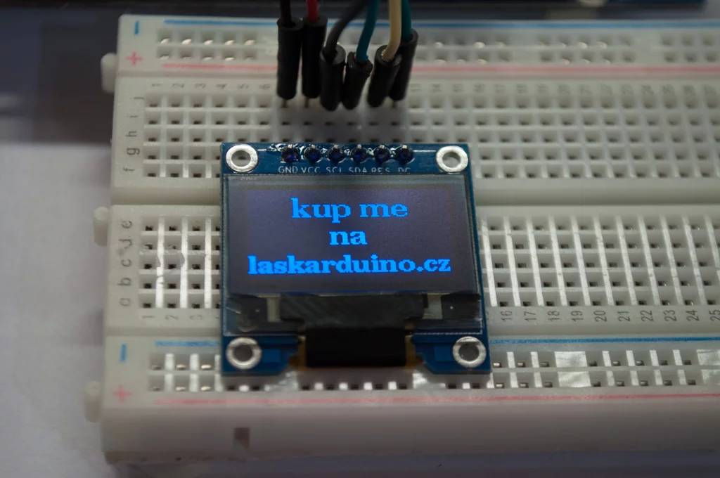 Monochromní OLED display s řadičem SSD1306