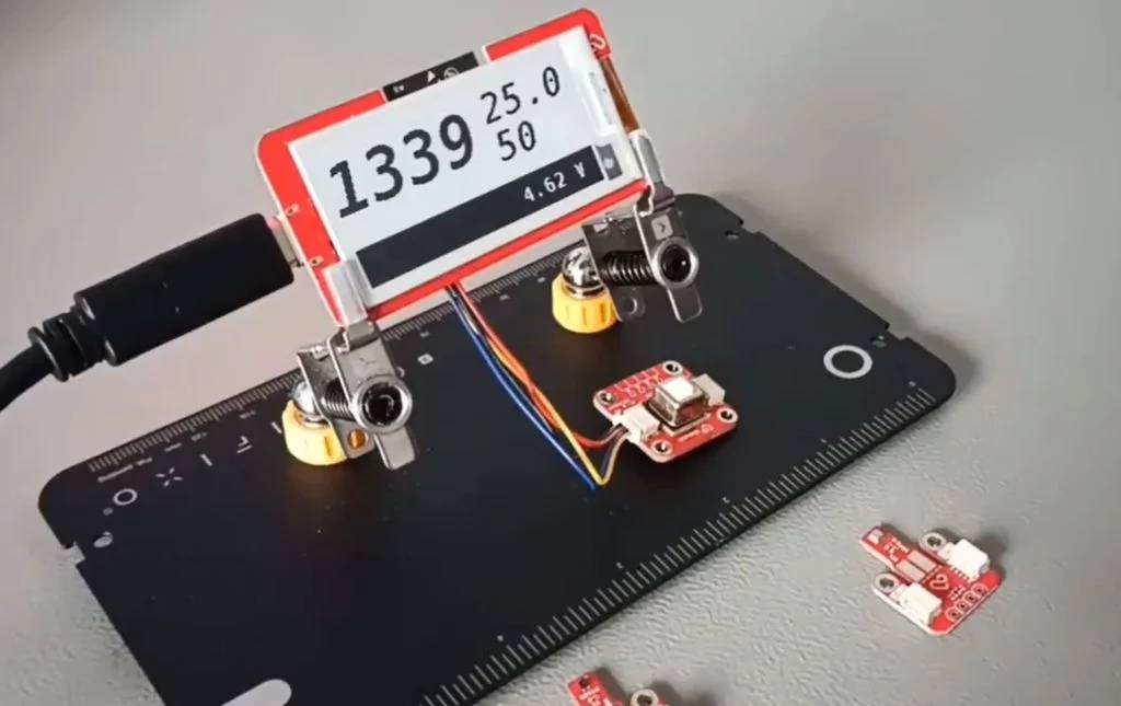 Teploměr do každého domova a kanceláře s automatickým výběrem dat dle připojeného čidla