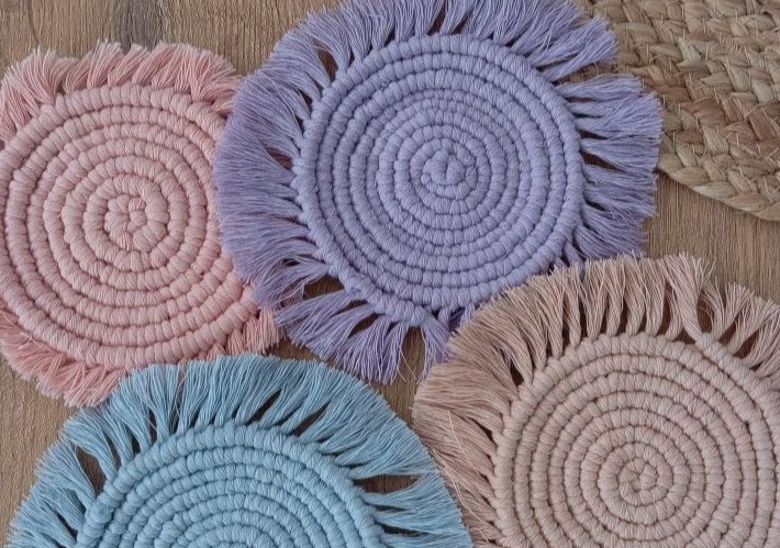 Jak vytvořit útulný domov pomocí macramé a přírodních svíček