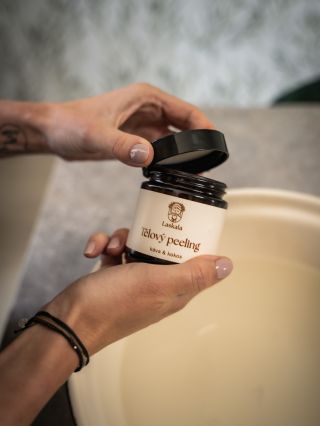 😽 Exfoliace je malý krok s velkým efektem ~ odstraní odumřelé buňky, vyhladí pokožku a pomůže, aby se další péče vstřebala...