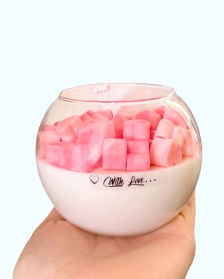 ✨ Ručně vyráběná sójová svíčka s vůní malin 🍓 Dopřejte si chvíle pohody, klidu a sladké malinové vůně, která provoní celý...