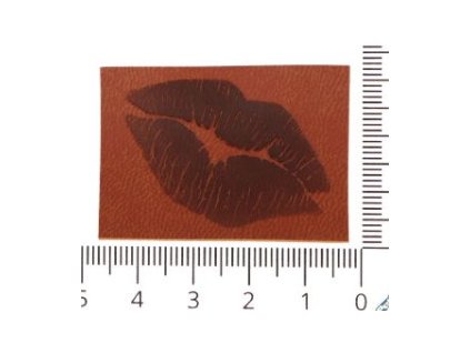 Štítek rty hnědé