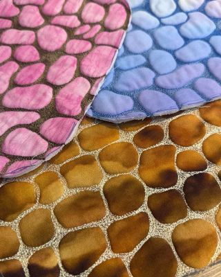 Quiltované kamienky na taštičky #bymichelleforyou #latkybymichelle #bymichelle #handmadewithlove #handmade...