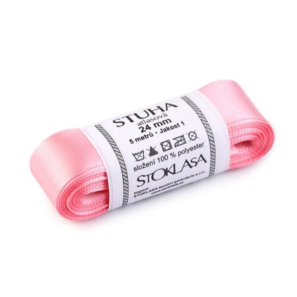 Atlasová stuha oboulící svazky po 5 m šíře 24 mm