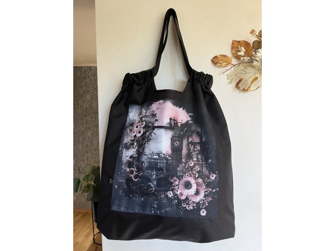 Černobílá -růžové květy