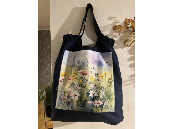 28. Louka tmavě modrá