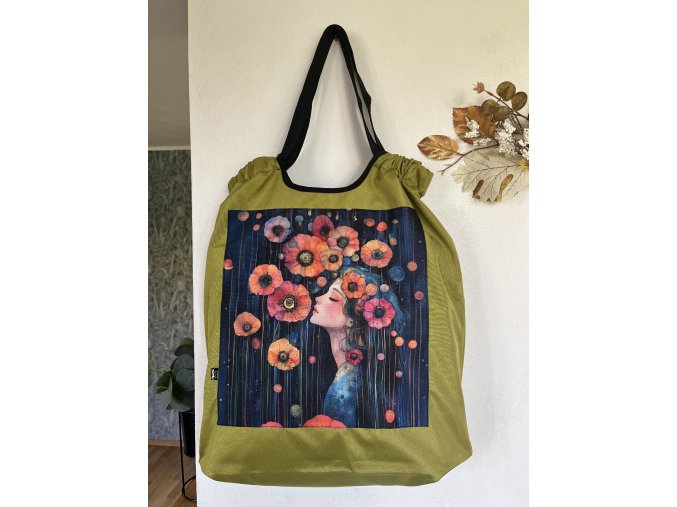 47. Dívka v kvítí olivová