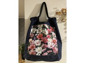 22. Růžovo bílé květy tmavě modrá