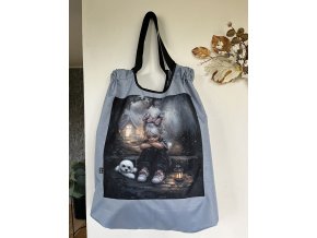 33. Holčička šedomodrá