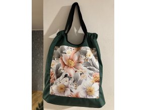 36. Bílé květy tmavě zelená