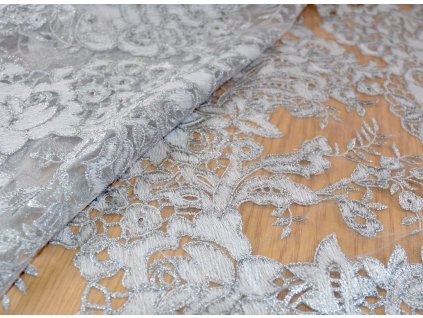 Stříbrná krajka s květy