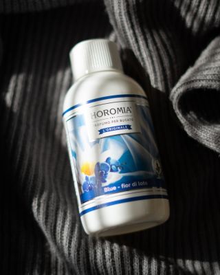 💙 BLUE – vôňa, ktorá dýcha čistotou Svieže tóny bergamotu a jemného pižma premenia vaše pranie na zážitok plný ľahkosti a...