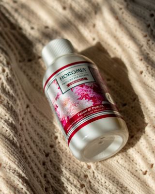 🌸 Petali di Peonia – vôňa, ktorá rozkvitne vo vašej domácnosti Jemná a romantická vôňa pivoniek zanechá vaše prádlo...