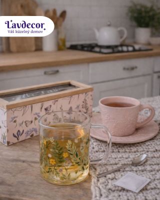 🤍 Zimná pohoda v kuchyni 🤍 Teplý čaj, jemné vzory, pokojná atmosféra a chvíľa len pre seba. Aj malé detaily dokážu spraviť...