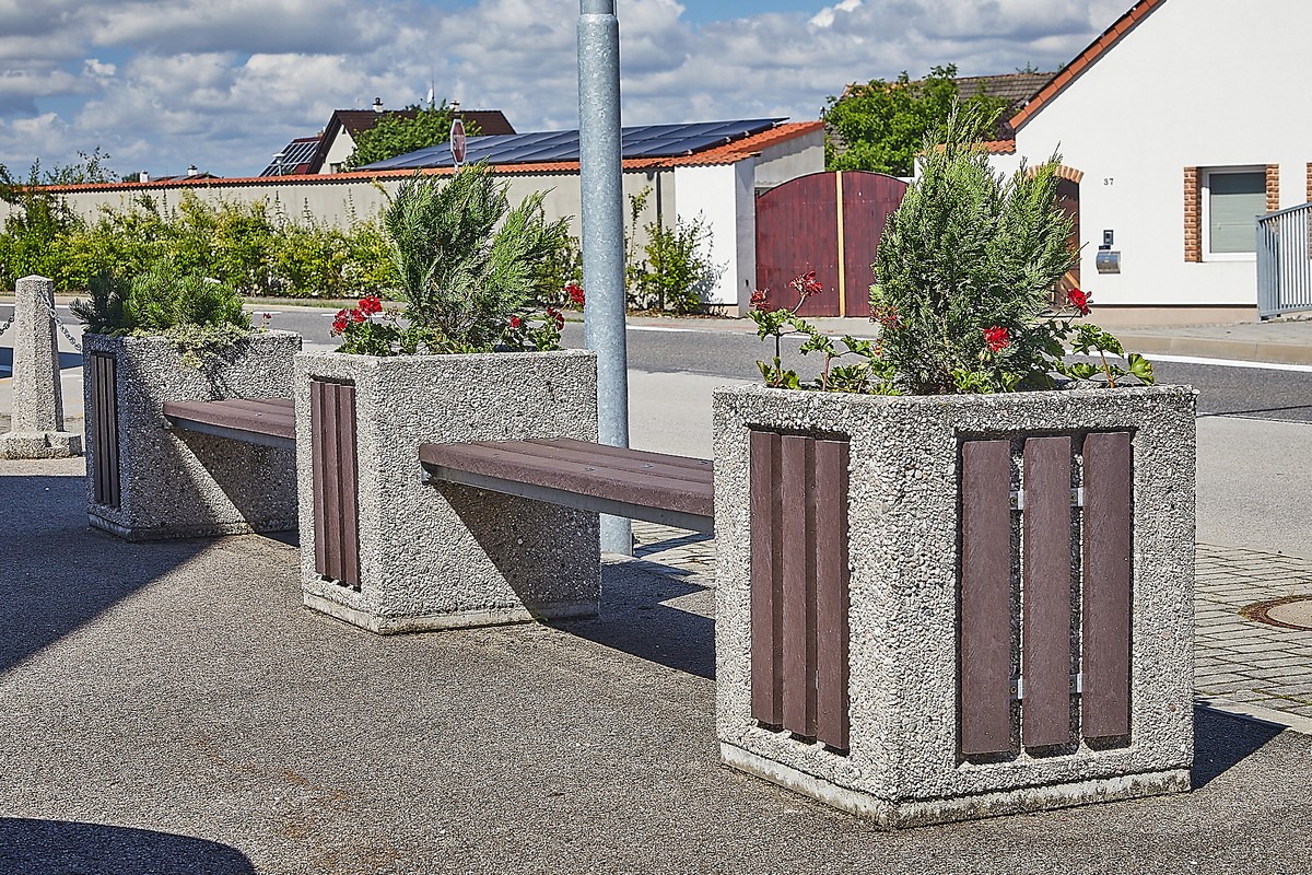Využití betonových květináčů ve veřejném prostoru