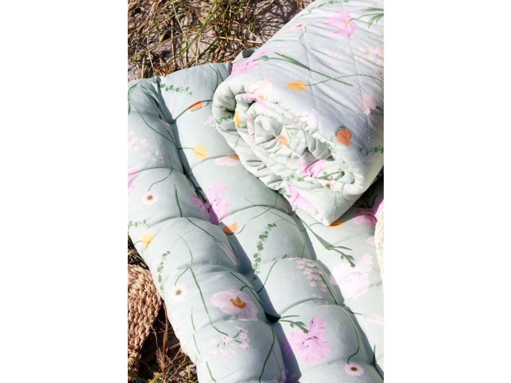 Zelený bavlněný přehoz s květy Aix Quilt Wild Flowers - 130*180 cm