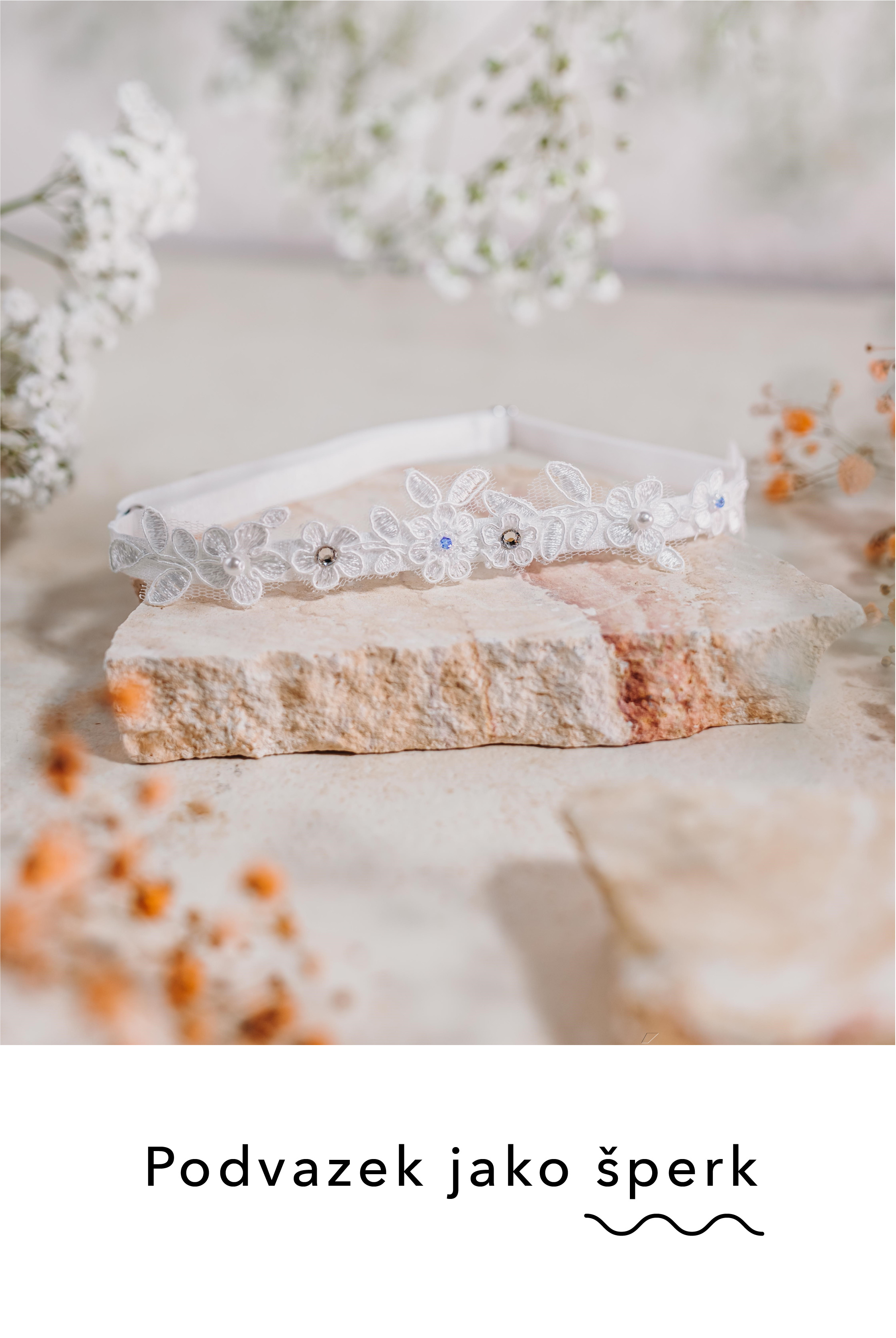 Svatební podvazky handmade s květinovou krajkou a kamínky Swarovski