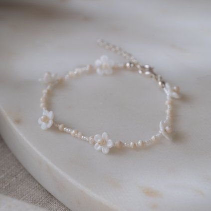 perlovy naramek kvetiny