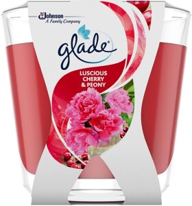 Glade svíčka vonná Maxi Luscious Cherry & Peony, 204 g