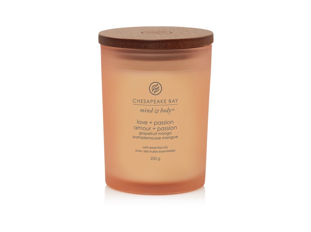 VONNÁ SVIEČKA CHESAPEAKE BAY CANDLE LOVE & PASSION STREDNÁ