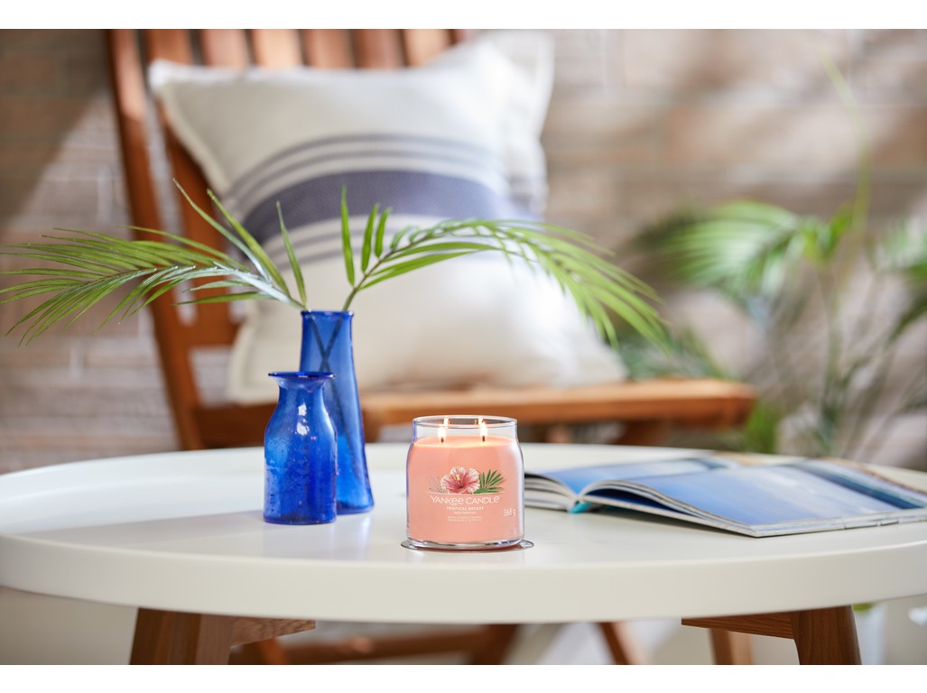 YANKEE CANDLE TROPICAL BREEZE SIGNATURE STREDNÁ