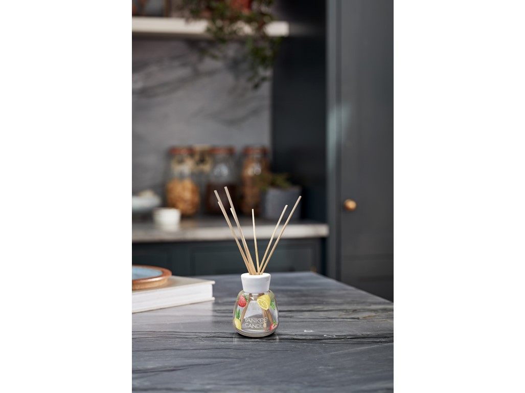 YANKEE CANDLE SIGNATURE ICED BERRY LEMONADE REED NÁPLŇ