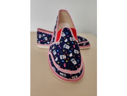 MANÍK papuče dievčenské našuchovacie zatvorené farba 105 č.32