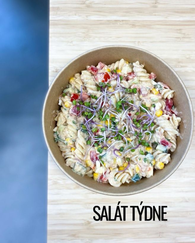 Salát tohoto týdne je👇 ✨Těstovinový salát s tuňákem ✨ Krémový jogurtovo-hořčičný dresink, čerstvá zelenina, kukuřice a...