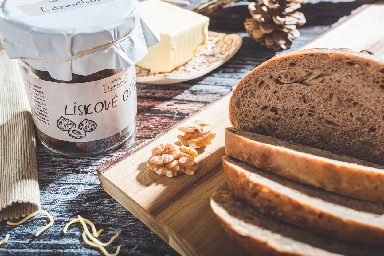 Jak na cibulkový knedlík ze zbylého rohlíku?