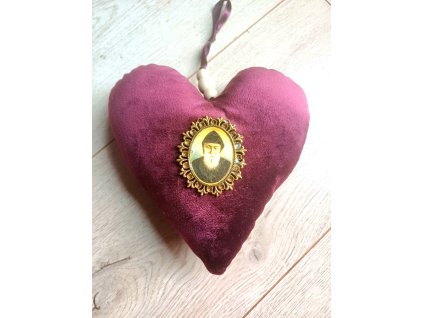 Bordové zamatové srdce na zavesenie.  Sv Gemma, sv Michal. Sv Charbel