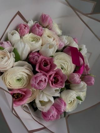 Mdž!..den kdy slavíme my ženy ale měli by jsme slavít den žen každý den!Jsme silné,zvládneme absolutně všechno!!občas se...