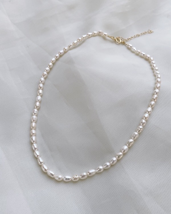 Perlové šperky z pravých sladkovodních perel: Nadčasová elegance v moderním stylu