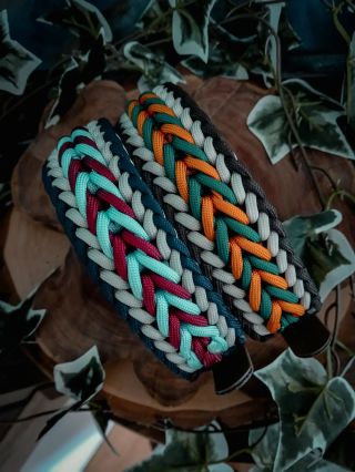 Každý kousek z naší dílny je originál. Stejně jako každý pejsek je jedinečný! 🐾 Jaká barevná kombinace je váš favorit? . ....