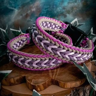 Obojky na míru pro dvě psí slečny. 🩷 Tentokrát jsme obojky ladili do něžných odstínů růžové a fialové barvy. . . . #obojek...