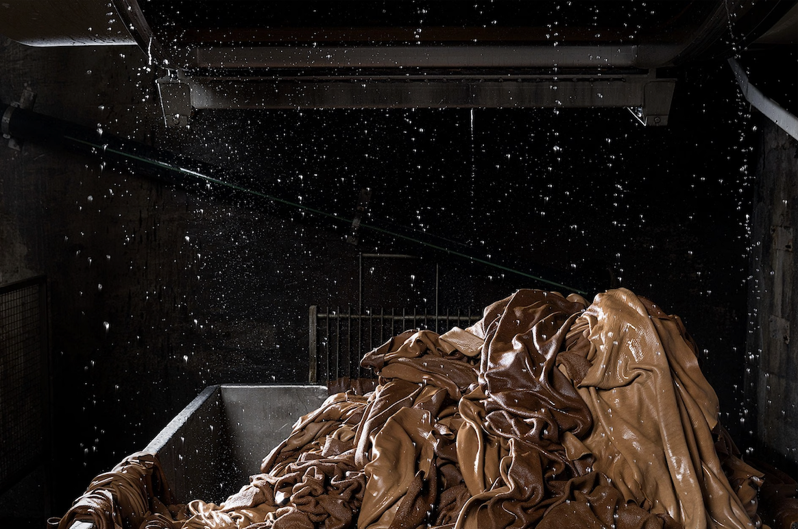 Jak se vyrábí pravá kůže: umění činění krok za krokem