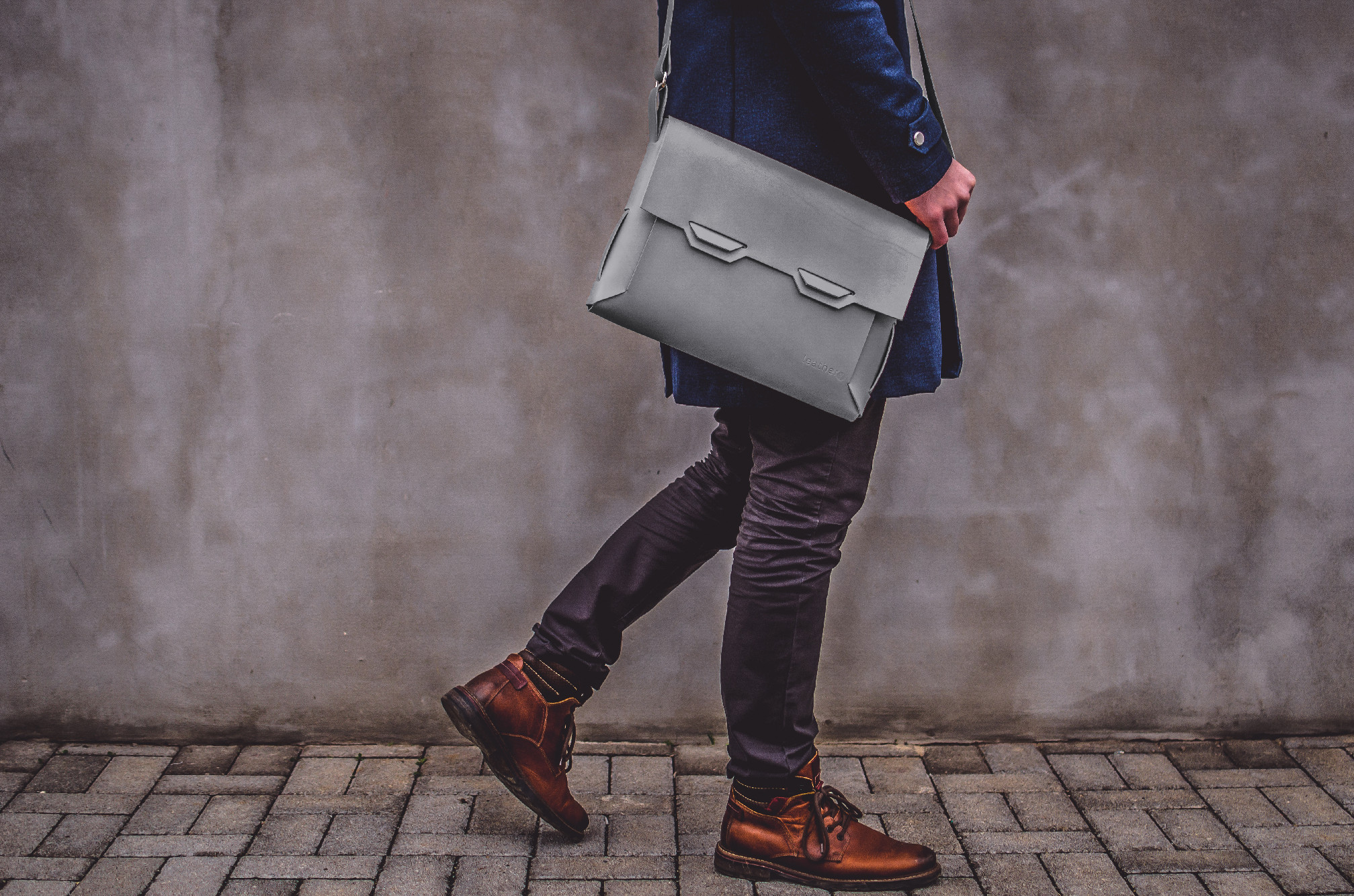 Kožená brašna přes rameno Messenger ALL IN odstín: Stone