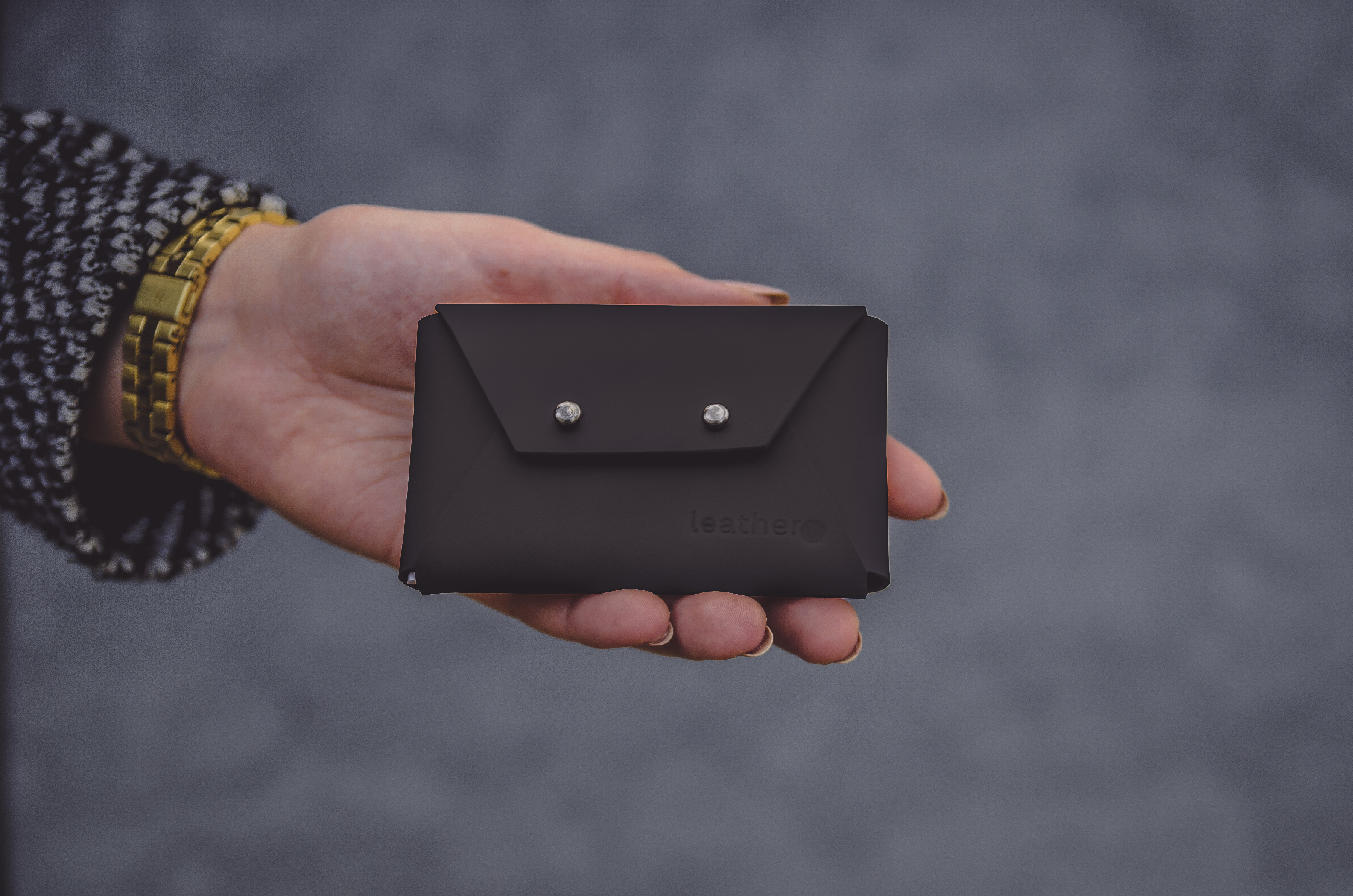 Kožená mini peněženka ID Letter odstín: Night