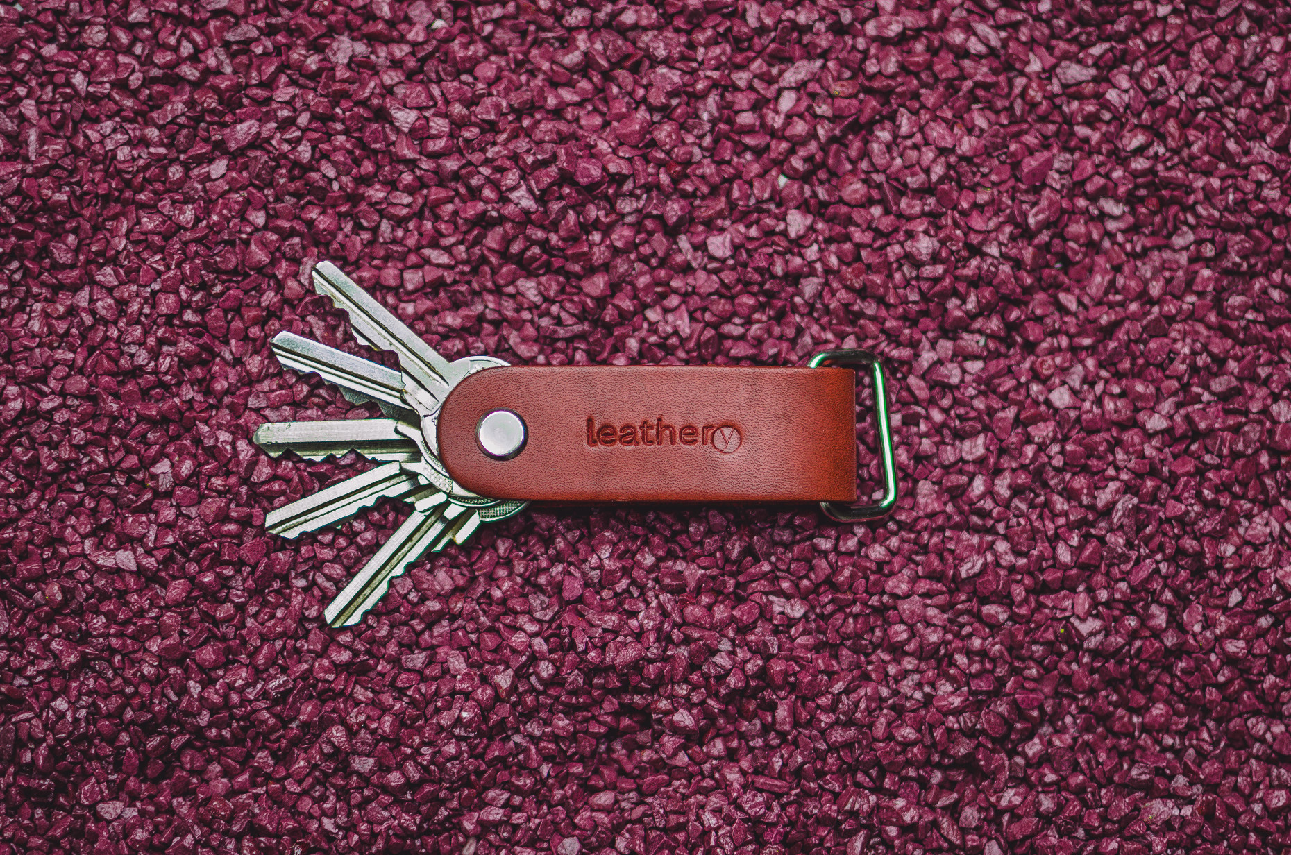 Kožená klíčenka α & Ω odstín: Wine