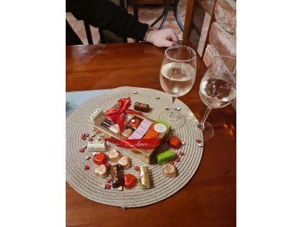 Dárková bonboniéra se srdíčky 220g