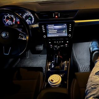 Superb III, výměna interiérových žárovek za LED s použitím sady přímo na konkrétní vozidlo: Rozumná svítivost do lampiček,...