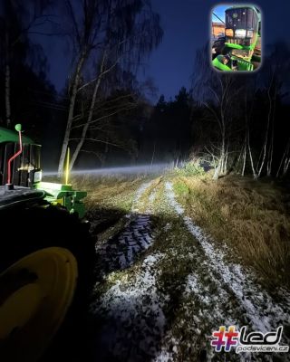 Ješte jedna fotka včerejšího traktoru, tentokrát noční.
