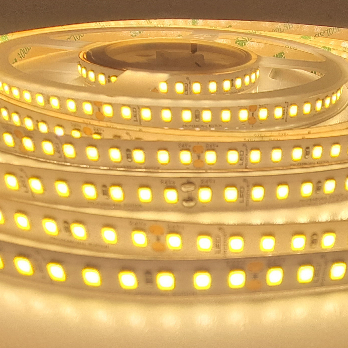 LEDprodukt PROFI LED pásik 160LED/m SMD2835 14,4W/m teplá biela IP20 24V - vysokosvietivý