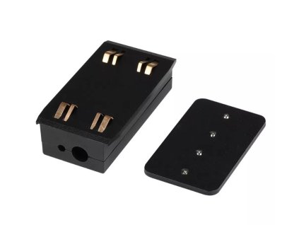 Conector de alimentare/cuplaj de închidere pentru benzi magnetice