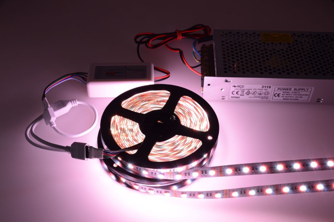 Odpovede na najčastejšie otázky: RGBW LED pásik 12V – výhody, nevýhody, použitie