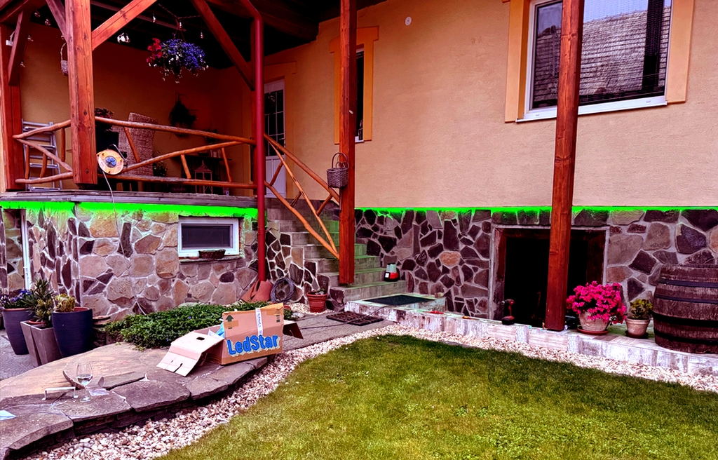 led-pasik-fasada-domu