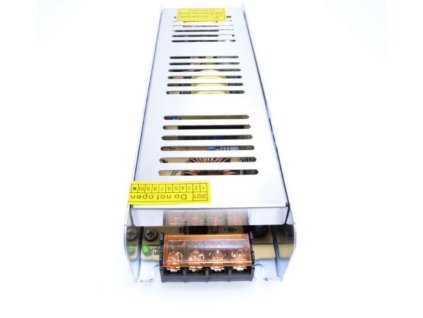 MW Power LED Napájací kovový montážny spínaný zdroj 12V 250W úzke slim prevedenie – detail LED pásika